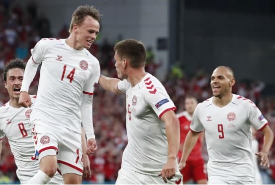 欧洲杯：霍伊别尔两传克里斯藤森梅勒建功丹麦4-1大胜俄罗斯
