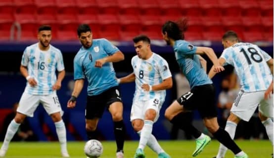 巴尔加斯苏亚雷斯分别建功乌拉圭1-1战平智利