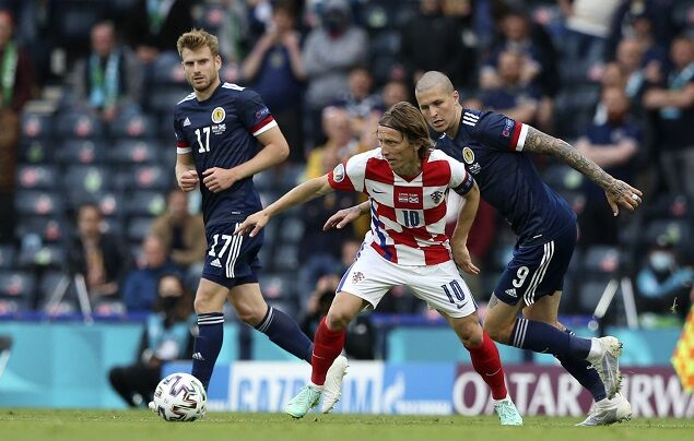 欧洲杯赛果：莫德里奇轰出世界波佩里西奇传射建功克罗地亚3-1大胜苏格兰