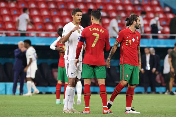 欧洲杯赛果：C罗本泽马梅开二度葡萄牙2-2战平法国