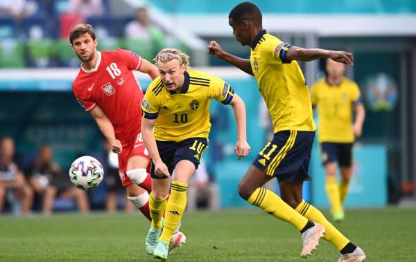 欧洲杯赛果：福斯贝里梅开二度克莱森补时绝杀瑞典3-2战胜波兰
